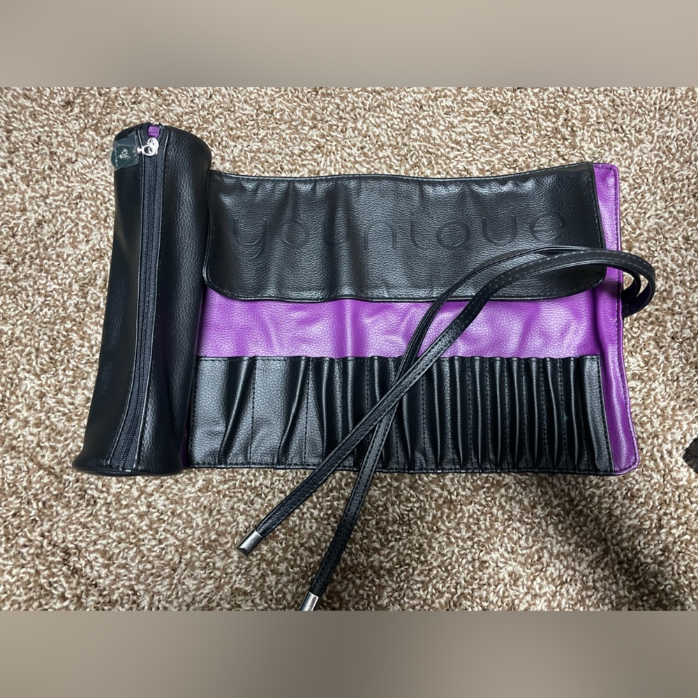 Younique brush holder roll (brushes not included)